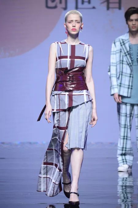 坐標大浪 時尚風云激蕩，潮流與創新共生——2019春夏中國紡織面料流行趨勢暨新銳設計師發布秀側記